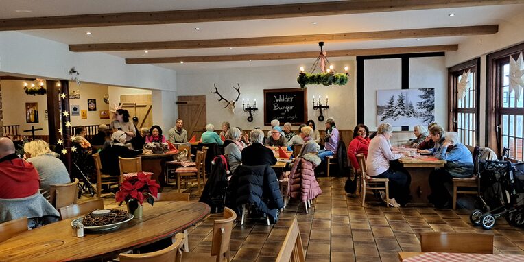 Gruppenbild der Teilnehmer beim gemütlichen Beisammensein im Restaurant "Drosselmüller in Rüdesheim