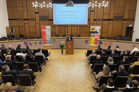 Bürgermeister Dirk Gene Hagelstein bei der Eröffnung des Wirtschaftsempfangs