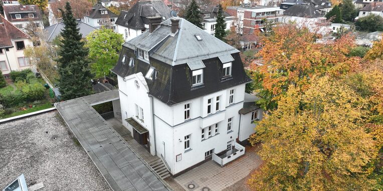 Luftaufnahme der Seminar- und Gedenkstätte Bertha Pappenheim