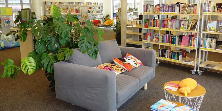 Blick in die Stadtteilbibliothek Gravenbruch