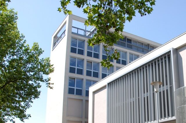 Nordansicht Rathaus Neu-Isenburg mit Plenarsaal rechts
