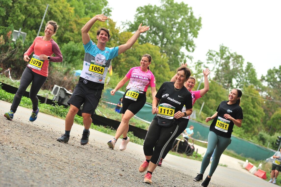 Läuferinnen und Läufer am Hugenottenlauf