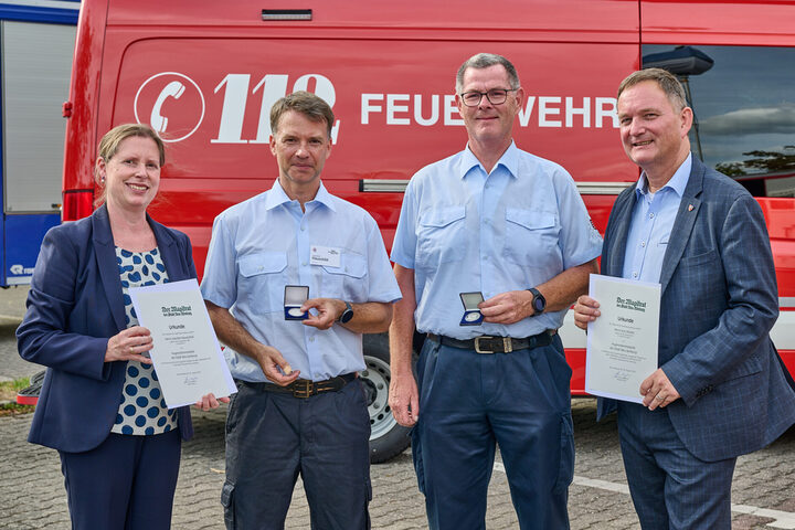 Neu-Isenburg: Feuerwehr-Stützpunkt. Verleihung Hugenottenmedail