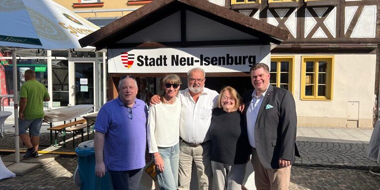 Vlnr.: Dezernent Pierre Fontaine, Martina Schuder, Bürgermeister a.D. Werner Beyer, Ute Marschalk, Erster Stadtrat Stefan Schmitt