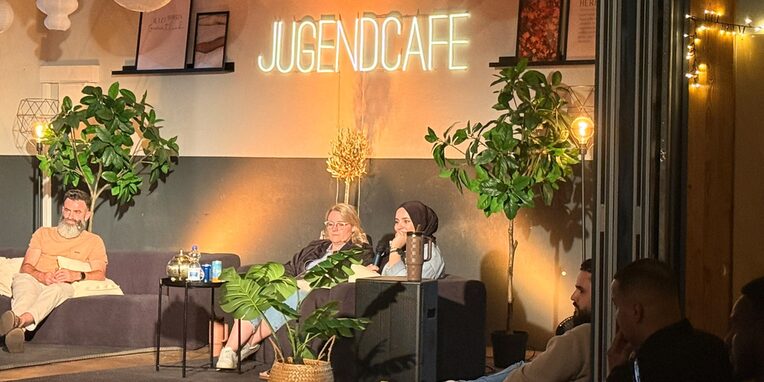 Eindrücke von der Veranstaltung Meet the Success mit Omar Afkir im Jugendcafé