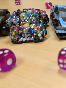 Matchboxautos mit Straßsteinen und ohne