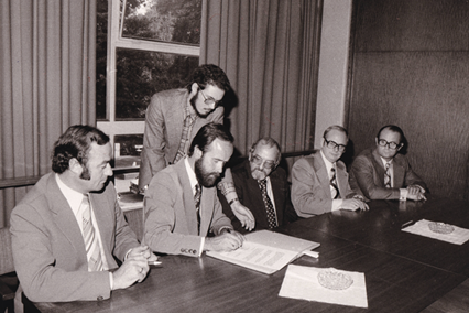 Unterzeichnung des Auseinandersetzungsvertrages am 17. September 1975