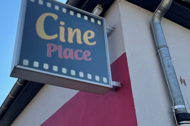 Schild Cine Place
