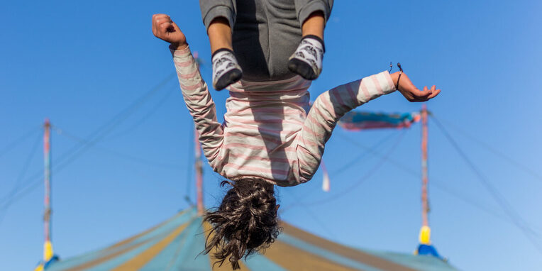 Zirkusakrobatik beim Kinder- und Jugendzirkus Wannebe