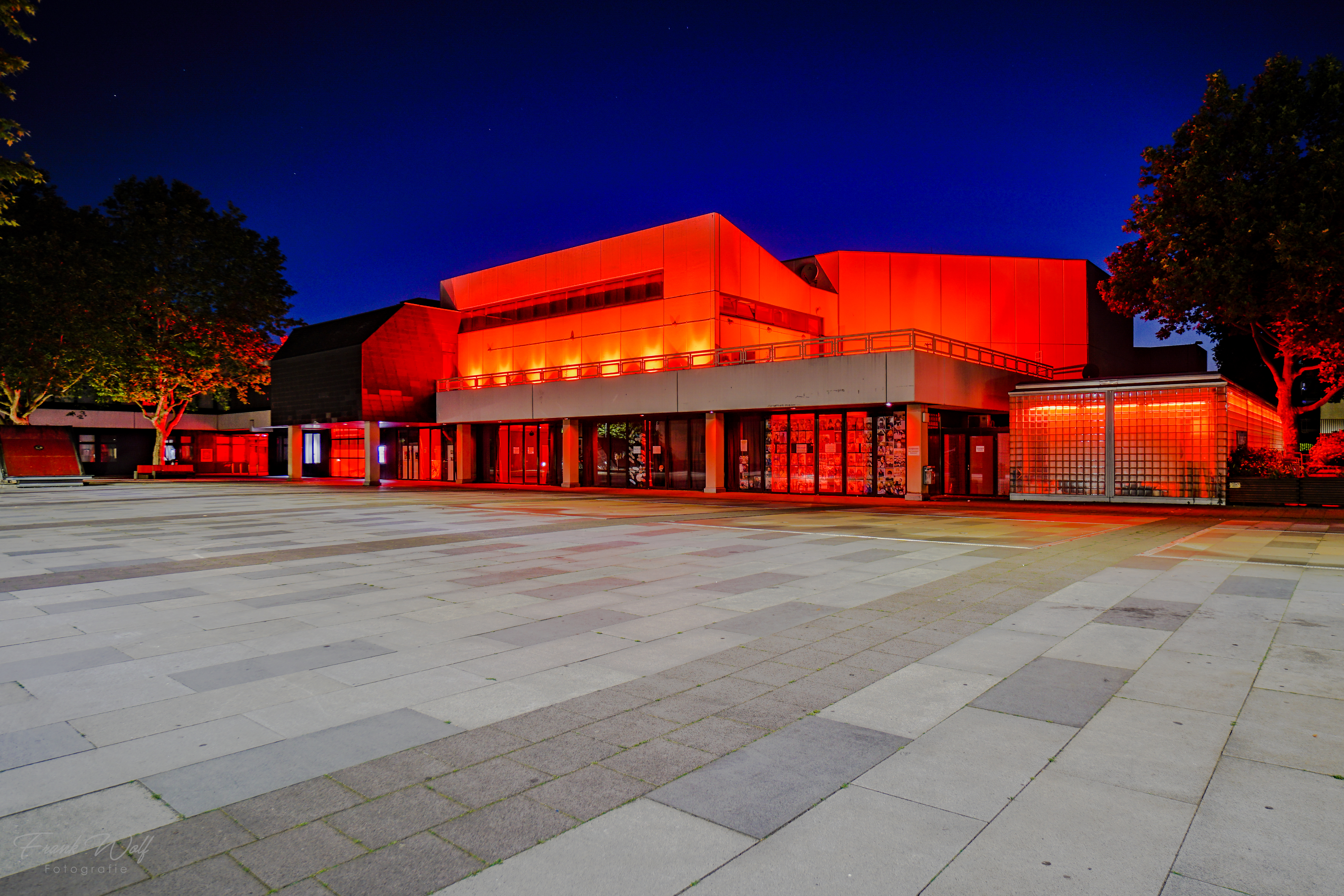 Hugenottenhalle Außenansicht